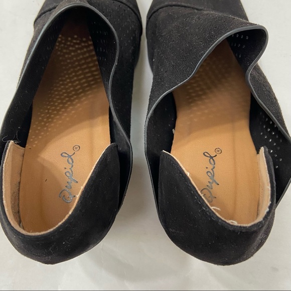 QUPID BLACK LOW HEEL ANKLE LASER CUT BOOTIES - Picture 11 of 13